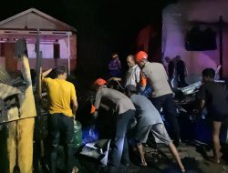 Gerak Cepat Ditsamapta Polda Sulteng Padamkan Kebakaran 7 Lapak di Poboya Palu