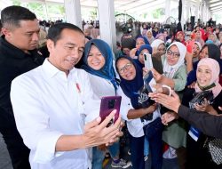 Presiden Jokowi Silaturahmi Dengan Nasabah Mekaar