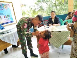 Perhatikan Perkembangan Anak, Pos Nelu Satgas Yonkav 6/Naga Karimata Laksanakan Penimbangan Berat Badan Bersama Bidan