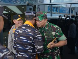 Brigjen TNI Dody Triwinarto S. I. P M. Han Sambut Kedatangan Panglima Komando Armada II