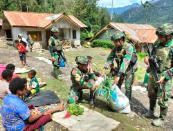 Prajurit Buaya Putih Kostrad Borong Jualan Hasil Bumi Mama Papua