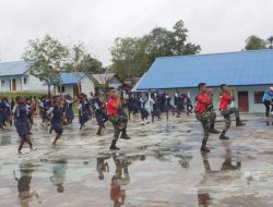 Senam Pagi Gembira, Satgas Yonif 125/SMB Bersama Siswa SMP Negeri 1 Citak Mitak