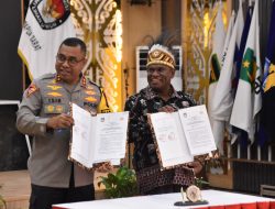 Penandatanganan MoU Antara Kapolda Papua Barat Dengan Ketua KPU Provinsi Papua Barat