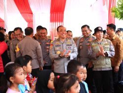 As – SDM Kapolri dan Rombongan Hibur Anak – anak Korban Banjir Demak di Posko Trauma Healing