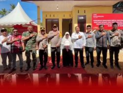 Kapolda Aceh Serahkan Satu Unit Rumah Bantuan dan Dua Fasilitas MCK Kepada Masyarakat