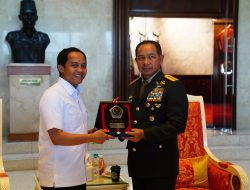 Panglima TNI Terima Kunjungan Menteri Kehutanan di Mabes TNI