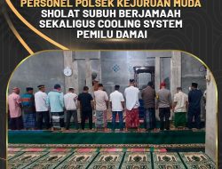 Personil Polsek Kejuruan Muda Sholat Subuh Berjamaah Sekaligus Cooling System Pemilu Damai