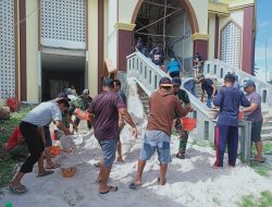 Satgas Yonif 125/SMB dan Masyarakat Kompak Laksanakan Karya Bhakti Pembangunan Masjid