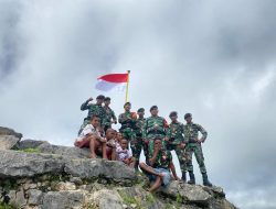 Peringati HUT Kavaleri ke – 74, Pos Oelbinose Satgas Yonkav 6/Naga Karimata Ajak Siswa SDN Oelbinose Kibarkan Bendera Merah Putih