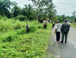 Wujud Terciptanya Kampung Bersih dan Indah, Satgas Yonif 122/TS Melaksanakan Gotong – Royong Bersama Masyarakat Kapung Ampas