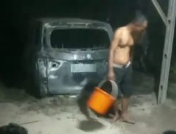 Pakai Bom Molotov Sekelompok OTK Bakar Mobil Wartawan Tobapos, Seorang Balita Hampir Jadi Korban