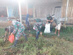 Bangun Solidaritas Yang Kokoh, Satgas Yonif 125/SMB Gelar Karya Bhakti Bersihkan Kampung Bersama Masyarakat