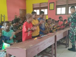 Tingkatkan Semangat Belajar Anak, Satgas Yonif 125/SMB Bagikan Alat Tulis