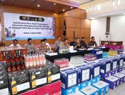 Kapolda Kepri Hadiri Konferensi Pers Pengungkapan Penyelundupan Minuman Mengandung Etil Alkohol