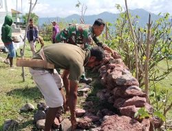 TNI Manunggal Dengan Masyarakat, Pos Oelbinose Satgas Yonkav 6/Naga Karimata Melaksanakan Karya Bakti Bersama Masyarakat