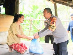 Kapolres Nias AKBP Revi Nurvelani Berikan Tali Asih Kepada Istri Bearo Waruwu