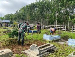 Karya Bhakti Satgas Yonif 125/SMB Bersama Masyarakat Bersihkan TPU