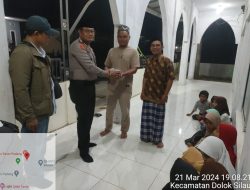 Kapolsek Dolok Silau Bagi Takjil dan Bukber dengan Remaja Masjid Jamik Saran Padang