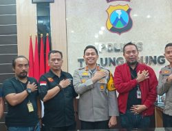 Malam Suntuk, Kapolres dan Wakapolres Tulung Agung Terima Kunjungan Agus Flores