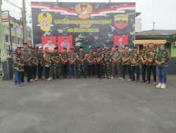 Kepedulian Keluarga Besar TNI BAS dan Babinsa Koramil 0201-01/MP Berbagi Takjil Kepada Warga di Bulan Suci Ramadhan