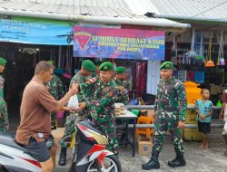 Disambut Antusias Masyarakat, Pos Kout Satgas Yonif 125/SMB Berbagi Takjil di Agats