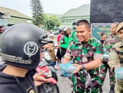 Babinminvetcaddam I/BB Gandeng Komcad TNI Berbagi Takjil Gratis dan Buka Puasa Bersama