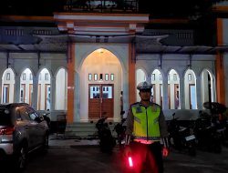 Polsek Serbelawan Menggelar Kegiatan Pengamanan Sholat Tarawih di Masjid Nurul Iman, Dihadiri 150 Jamaah