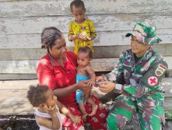 Peduli Kesehatan Balita, Satgas Yonif 125/SMB Laksanakan Pelayanan Kesehatan Keliling Kampung