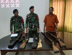 Satgas Pamtas Yonkav 6/Naga Karimata Serahkan 7 Pucuk Senjata Rakitan ke Kolapops Korem 161/Wira Sakti