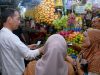 Presiden Joko Widodo Beli Buah dan Sayuran di Pasar Buah Berastagi