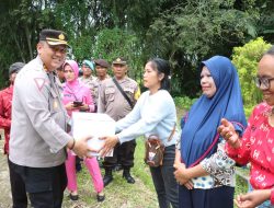 Bhayangkari Simalungun Gelar Kegiatan Sosial di Rumah Bolon Raja Purba, Berikan Bantuan Sembako kepada Warga