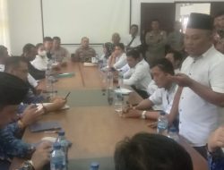 Ratusan Guru Honorer Berunjuk Rasa di Kantor Bupati Deli Serdang