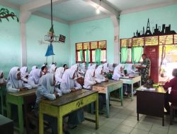 Peran Babinsa di Galang Tingkatkan Rasa Cinta Tanah Air Siswa kepada NKRI