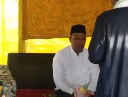 Calon Bupati Aceh Timur Haji Sulaiman Tole dan Abdul Hamid di Peusejuk Ulama Gampong Tipingbate