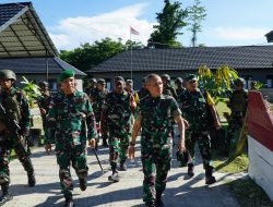 Satgas Pamtas Statis Yonif 131/BRS Menerima Kunjungan Wadanpussenif di Perbatasan