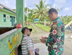 Peduli Kesehatan Warga Perbatasan, Satgas Yonif 131/BRS Beri Pengobatan Gratis Kepada Warga