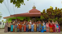 Yayasan Ziswaf Berbagi Takjil di Ujung Timur Indonesia