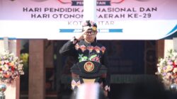 Pimpin Upacara Hardiknas di Pemkot Blitar, Wamendagri Bima Arya Ingatkan Kembali Semangat Ki Hajar Dewantara