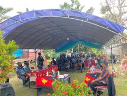 Kebahagian Warga Wembi : Satgas Yonif 131/Brajasakti Hadiri Syukuran Kelulusan Putra Daerah Jadi Prajurit TNI AD