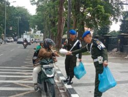 Jum’at Berkah, Denpom I/5 Medan Berikan Sarapan Pagi Kepada Para Pengendara