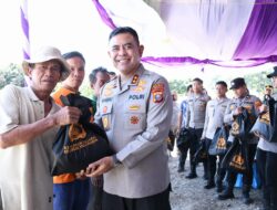 Kapolda Sumut Irjen Pol. Whisnu Hermawan Panen Jagung Program Ketahanan Pangan di Kabupaten Samosir