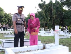 Sentuhan Hati Ibu Bhayangkari Simalungun : Mendampingi Kapolres dalam Mengenang Jasa Pahlawan di TMP Nagur