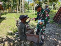 Peduli Kesehatan Warga, Satgas Yonif 131/Brajasakti Gelar Layanan Kesehatan Gratis di Perbatasan Papua