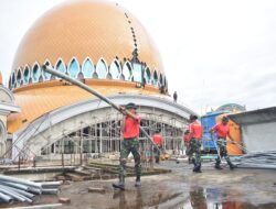 Bakti Tanpa Pamrih, Prajurit Petarung Pasmar 3 Gotong – royong Bangun Masjid Al – Akbar Sorong