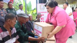 Sambut HUT Bhayangkara, Polresta Deli Serdang Salurkan Air Bersih dan Bagikan Sembako Pada Warga