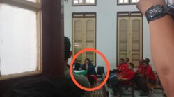 Baju Tahanan Dibuat di Lutut, Oscar Sebayang Terdakwa Pelaku Penganiaya Wartawan di Sumut Kembali Disidangkan