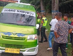 Satlantas Polres Simalungun Gencar Himbau Angkutan Umum, Stop Angkut Penumpang di Atas Kap Mobil demi Keselamatan