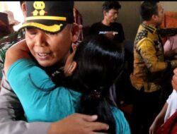 Ibu – Ibu Lamtoras Terharu Menangis Mendengar Pesan Kemanusiaan Kapolres Simalungun Sambangi Warga Sihaporas