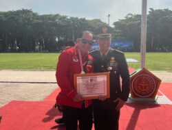 Anak Medan Hadiri Undangan HUT TNI ke – 80 di Kodam XX/Tuanku Imam Bonjol dan Terima Penghargaan