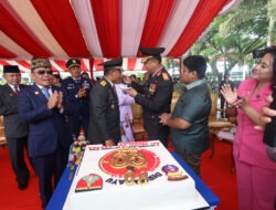 Perkuat Sinergitas, Kapolda Kalteng Hadiri Upacara Parade HUT TNI ke – 80 di Kantor Gubernur